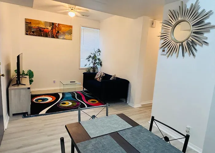 Greater Grand Crossing/hyde Park Apartment *