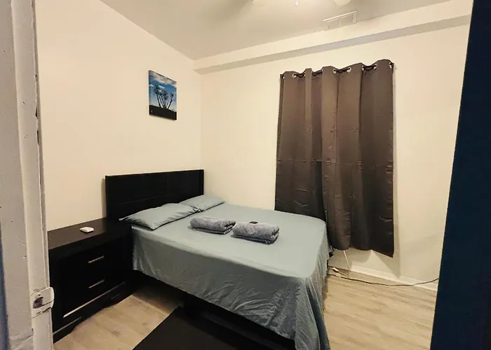 Greater Grand Crossing/hyde Park Apartment Chicago
